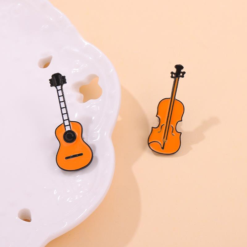 Pimleri Özel Bas Gitar Broş Mü - Musical Instruments Cartoon incelemesi ve fiyatı